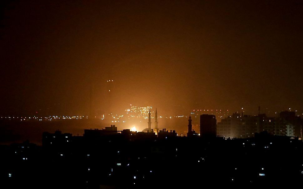 Gaza-stad tijdens een luchtaanval. beeld AFP