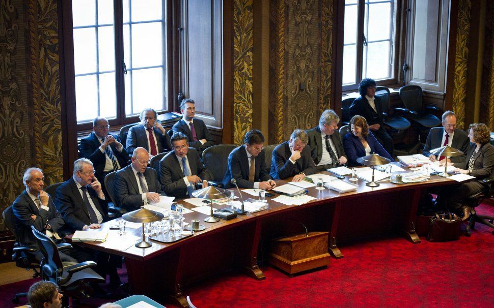 DEN HAAG - De regeringtafel dinsdag in de Eerste Kamer in Den Haag, waar de algemene politieke beschouwingen zijn begonnen. Foto ANP