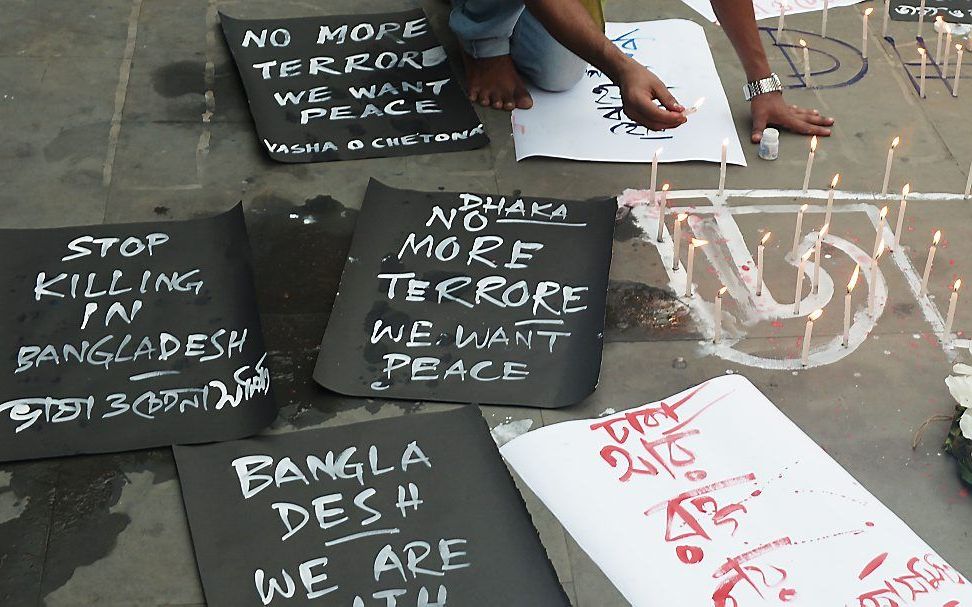 Herdenking in Dhaka. beeld AFP