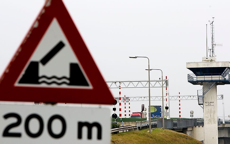 Het Openbaar Ministerie (OM) zet de vervolging van de brugwachter van de Ketelbrug door. Foto ANP