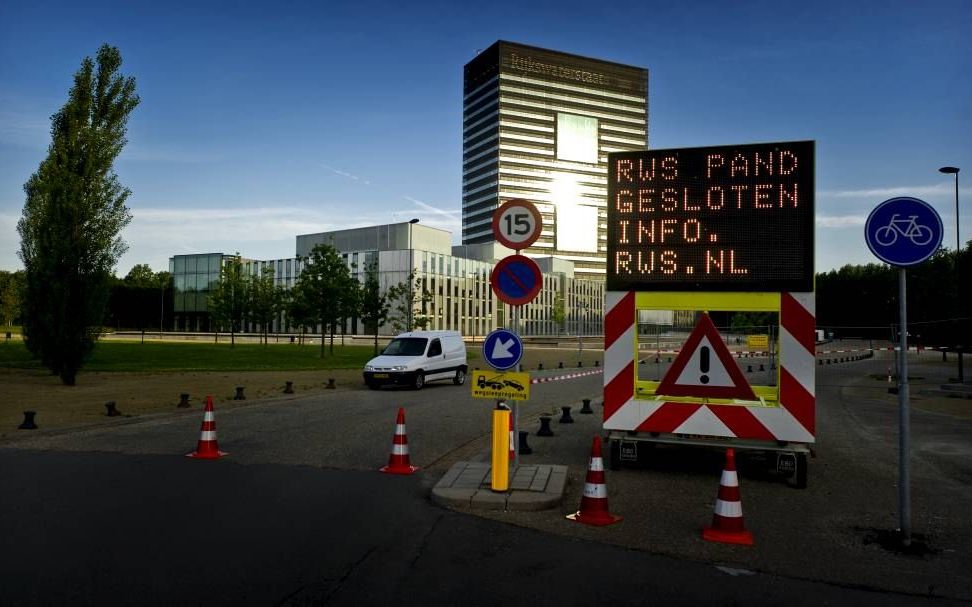 Twee weken nadat het kantoorgebouw Westraven in Utrecht is gesloten vanwege geconstateerde trillingen, is er nog steeds oorzaak gevonden. Het kan nog wel enkele weken duren voordat de Rijksgebouwendienst en TNO weten hoe de trillingen zijn veroorzaakt. Fo