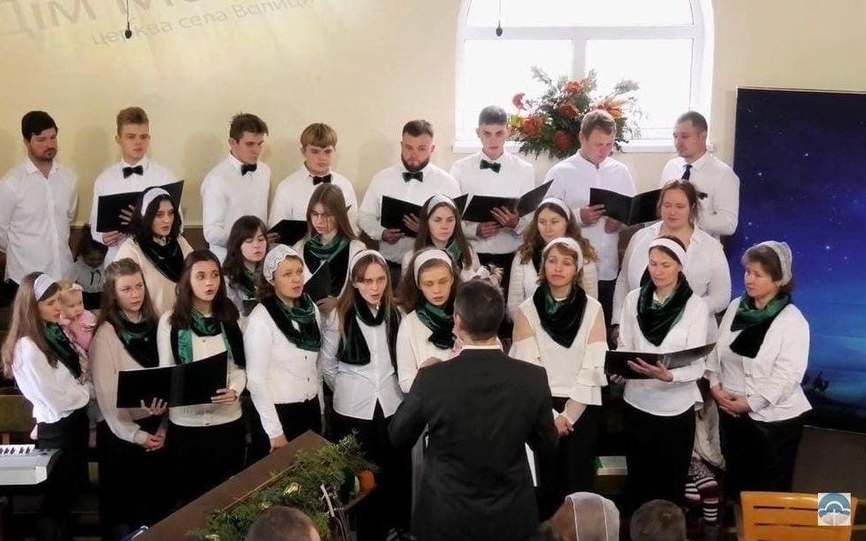 Leden van een Oekraïens kerkkoor verblijven op het eiland Tholen en werken zaterdag mee aan een benefietconcert. beeld Ira van Dijke