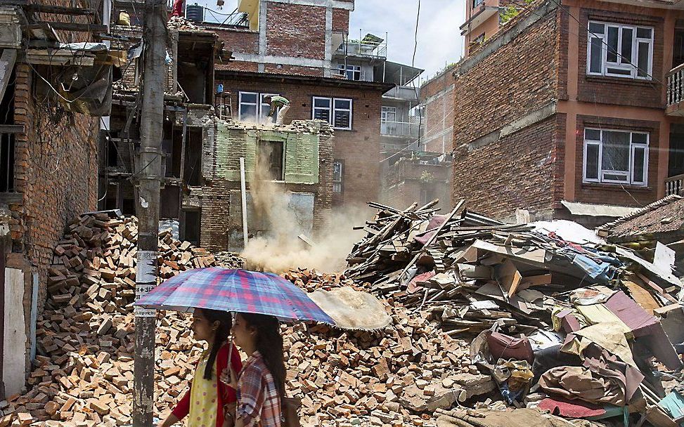 Bij de aardbevingen in Nepal vonden meer dan 8700 mensen de dood. Honderdduizenden gebouwen raakten door de aardschokken beschadigd of werden verwoest. beeld ANP