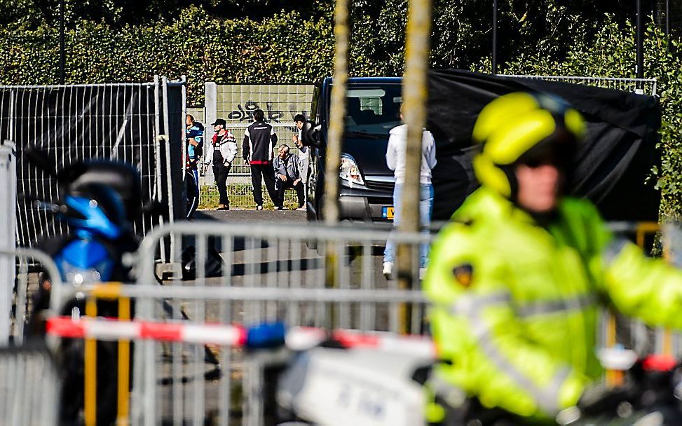 Politie bij de opvang in Woerden. Beeld ANP