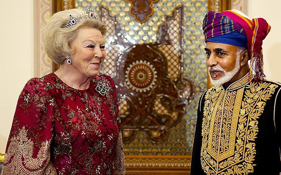 Koningin Beatrix ontmoet sultan Qaboos van Oman.  Foto ANP