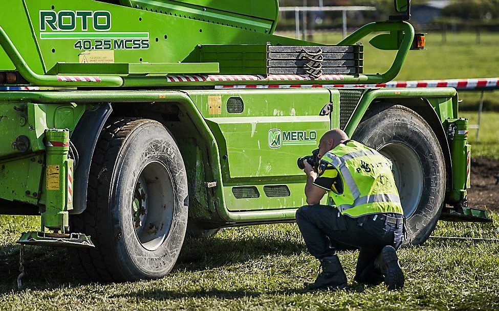 Onderzoek bij de hoogwerker. beeld ANP