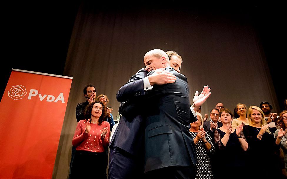 Samsom geeft leiderschap PvdA over aan Asscher. Beeld ANP, Koen van Weel.