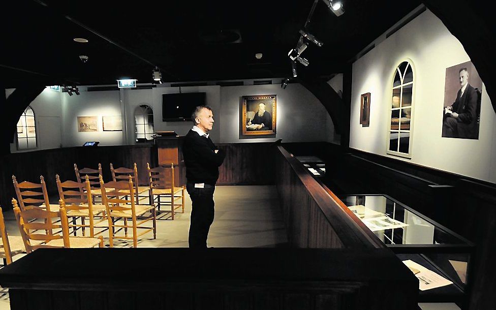 In een nagebootste schuilkerk in historisch en letterkundig museum Tresoar Leeuwarden is sinds deze week de expositie ”Doopsgezinden uit Frieslands verleden” te zien. Foto Frans Andringa