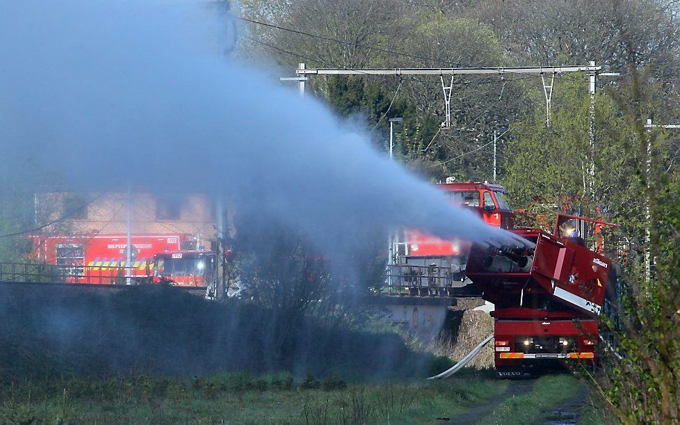 De Nederlandse machinist van de giftrein die afgelopen weekend bij het Belgische Wetteren ontspoorde en ontplofte, reed te hard. Beeld EPA