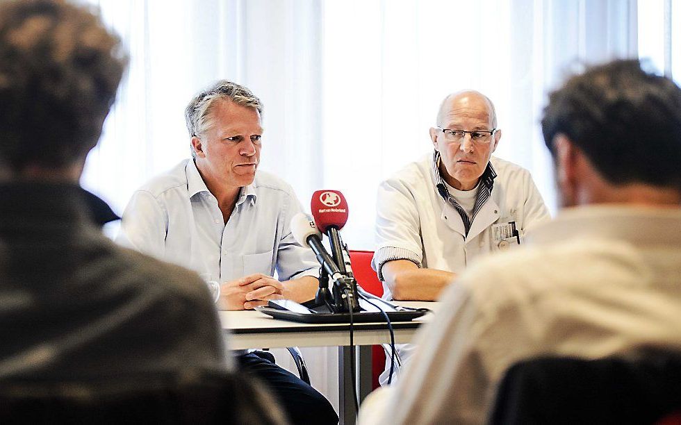 Wouter Bos, bestuursvoorzitter van het VUmc, en Pieter ter Wee (R), Directeur medisch zaken, tijdens een persconferentie over de evacuatie van patiënten van het VU Medisch Centrum in Amsterdam. beeld ANP