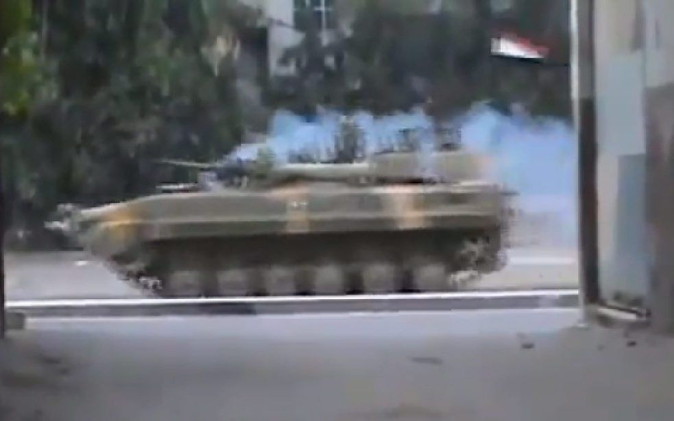 Tv-beelden van Syrische tanks in Latakia. Foto EPA