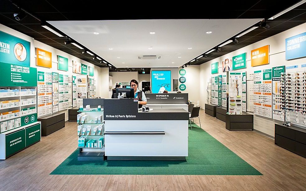 Interieur van een filiaal van Pearle Opticiens. beeld ANP