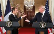 Macron (l.) en Trump. beeld AFP