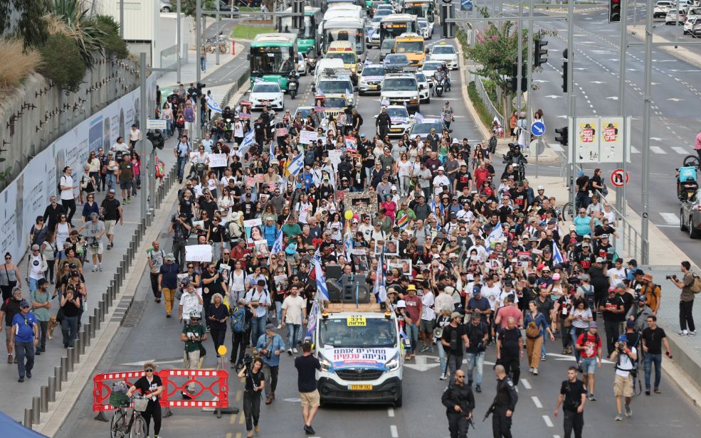 Families van gijzelaars houden mars van Tel Aviv naar Jeruzalem