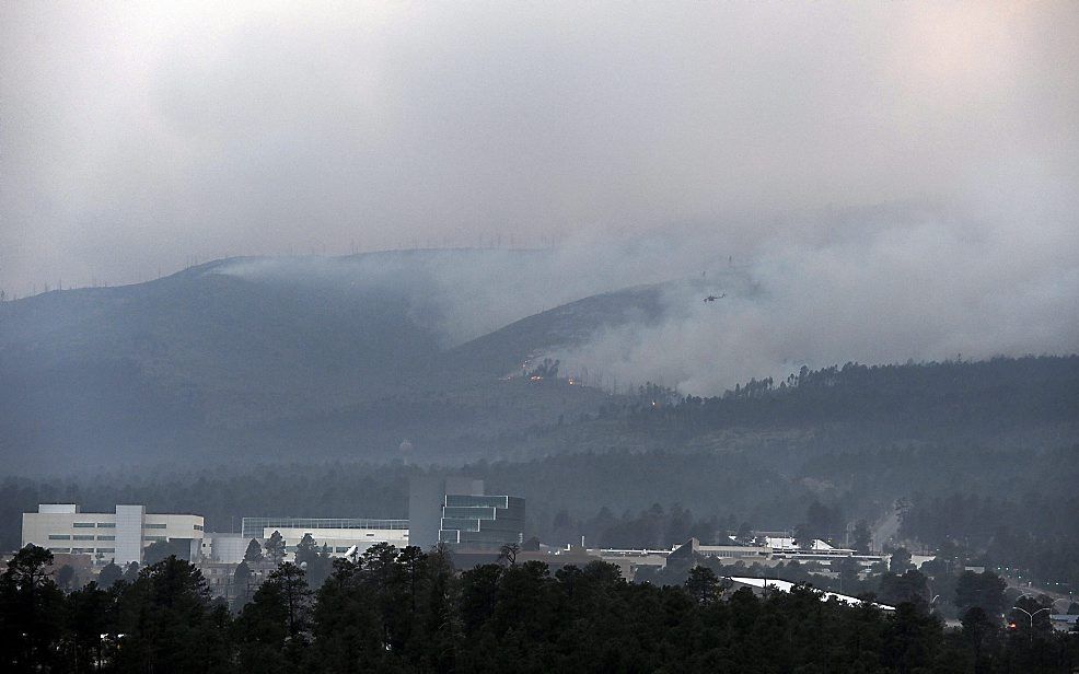 Enorme bosbrand rond een grote opslag van kernafval. Foto EPA