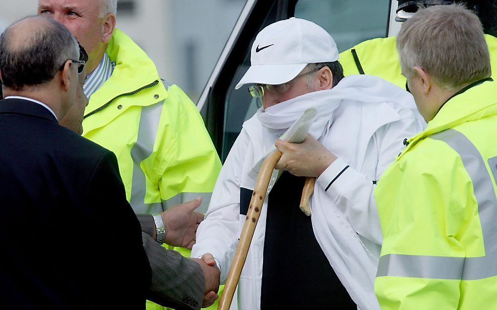 Megrahi bij zijn vertrek uit Schotland. Foto EPA