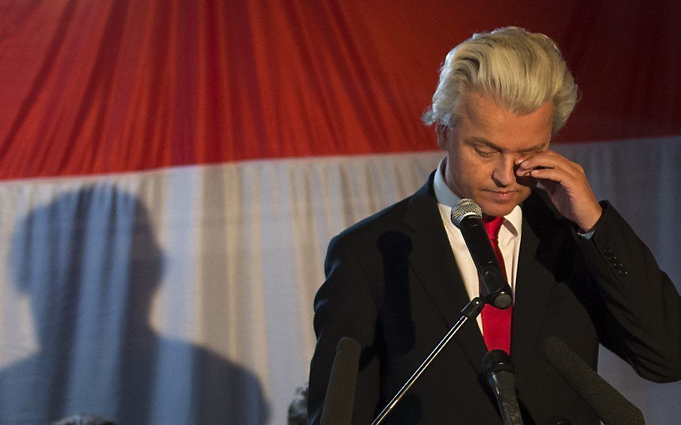 PVV-leider Geert Wilders spreekt zijn aanhangers toe in een cafe in Den Haag nadat de eerste resultaten van de Tweede Kamerverkiezingen bekend zijn gemaakt. Foto ANP