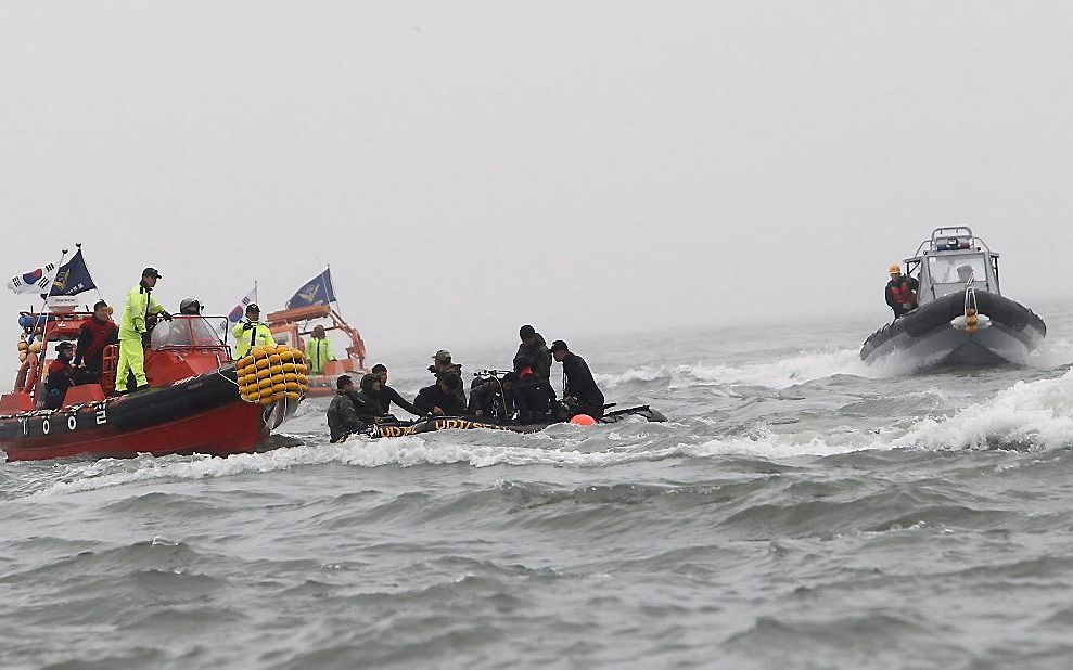 De kapitein van de gezonken Zuid-Koreaanse veerboot Sewol stond op het moment van de ramp niet zelf aan het roer. Waar hij wel was, is niet duidelijk.  beeld EPA