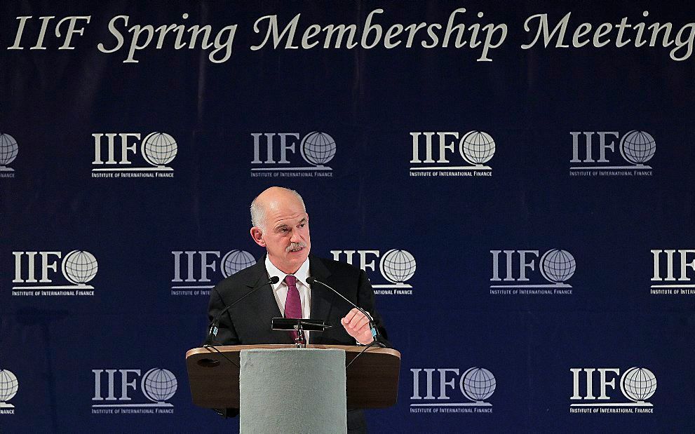 Papandreou op een bijeenkomst van de IIF.  Foto EPA