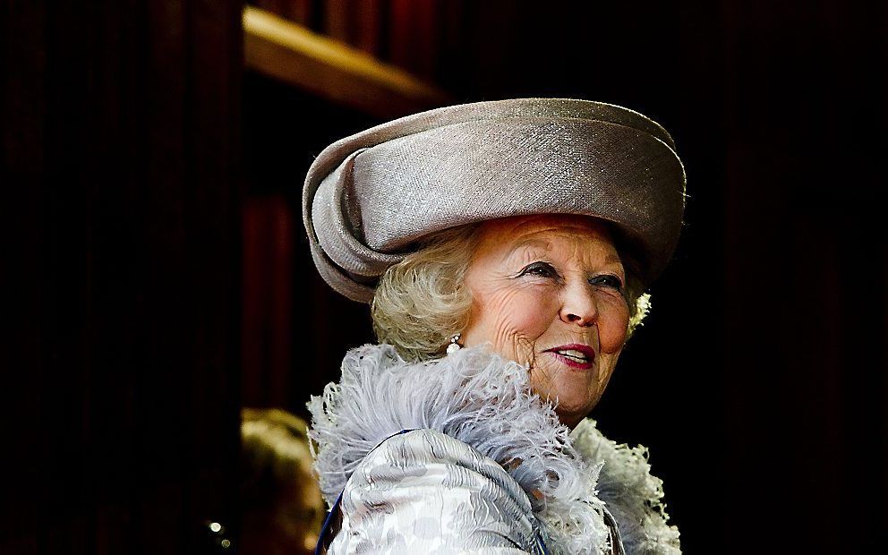 Koning Beatrix vertrekt op Prinsjesdag bij de Ridderzaal op het Binnenhof in Den Haag. Foto ANP