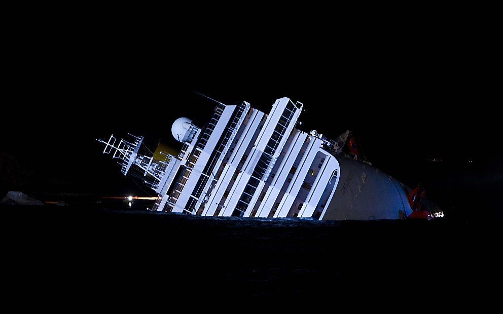 De Costa Concordia voor de Italiaanse kust. Foto EPA