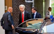 PVV-leider Geert Wilders arriveert woensdag bij het politiebureau aan de president Kennedylaan in Amsterdam om aangifte te doen tegen getuige Bertus Hendriks wegens meineed. Foto ANP