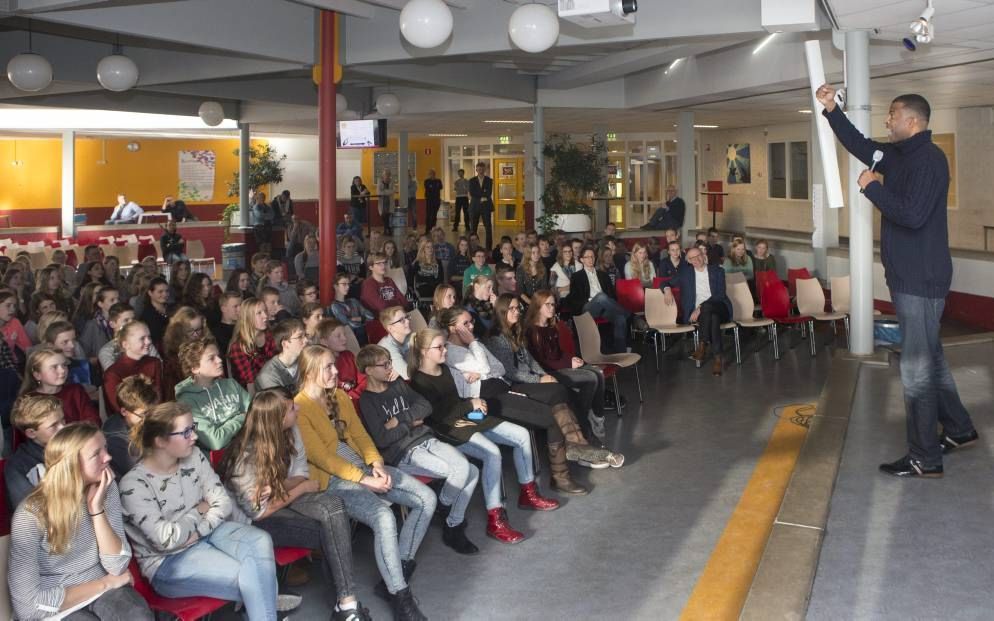 Dimas Salaberrios uit New York gisteren op het Ichthus College in Veenendaal. beeld Herman Stöver