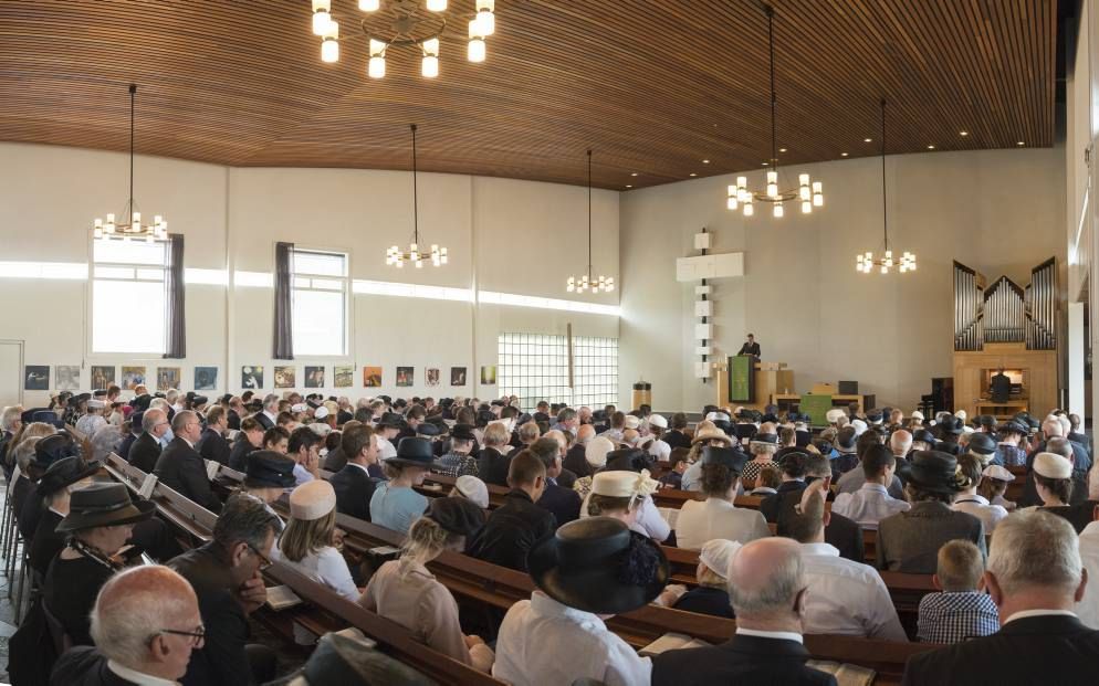 In de Ichthuskerk in Elburg werd gisteren de jaarlijkse zendingsdag gehouden, georganiseerd door de plaatselijke christelijke gereformeerde kerk. beeld Bram van de Biezen