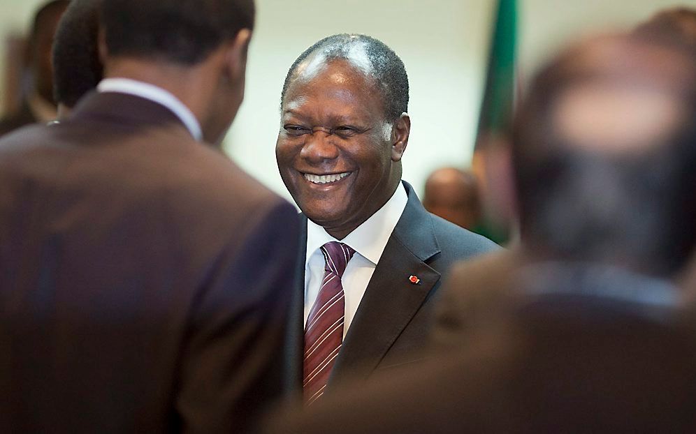 De Ivoriaanse leider Alassane Ouattara heeft zijn troepen donderdag opdracht gegeven een cordon te leggen om de residentie in Abidjan waar president Laurent Gbagbo zich schuilhoudt. Foto EPA