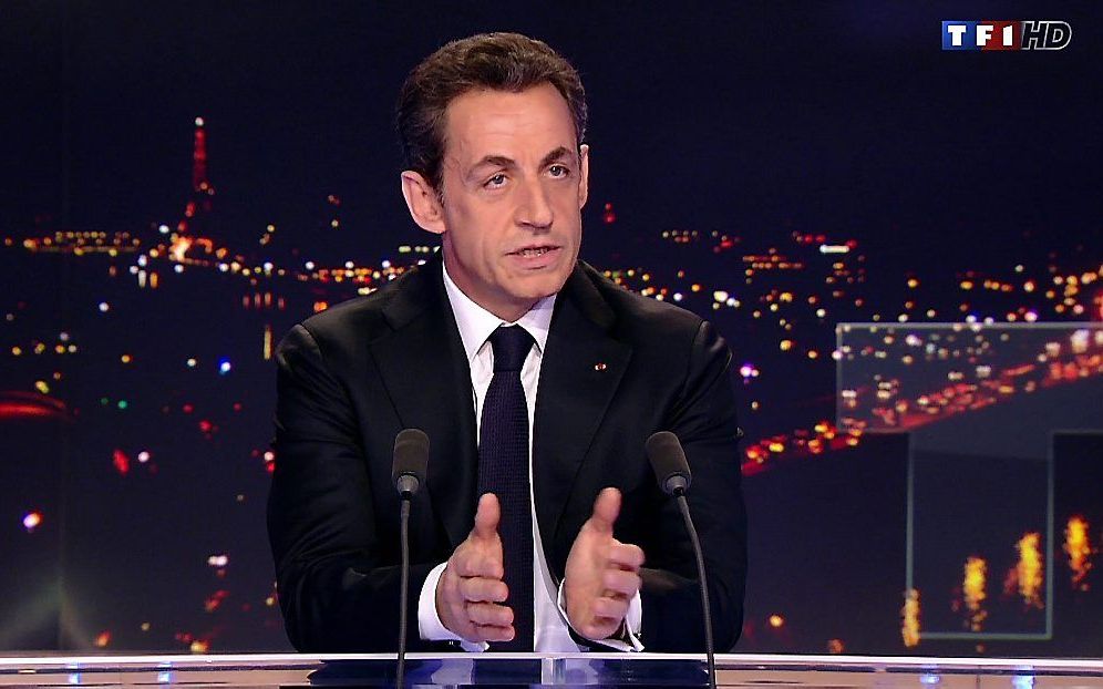 Sarkozy in een live-uitzending op tv. Foto EPA