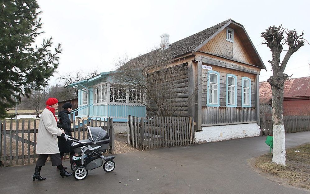 Al jarenlang daalt de Russische bevolking in omvang. De Russisch-Orthodoxe Kerk probeert met alle mogelijke middelen het tij te keren. Aartspriester Vsevolod Chaplin: „Het belangrijkste is dat het gezin weer in ere wordt hersteld.” Foto EPA