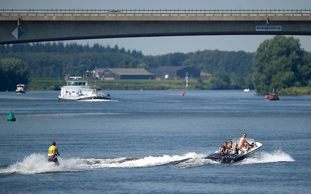 Recreanten op de Maas. Foto ANP