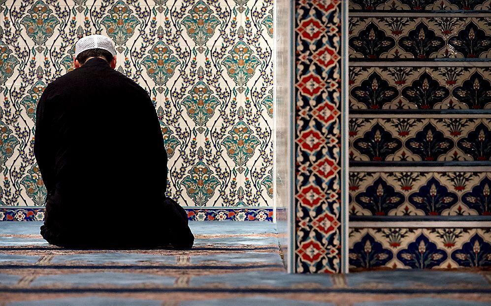 Het openbaar ministerie doet oriënterend onderzoek naar een moskee in Almere vanwege illegale huwelijken. Op de foto de Mevlana moskee in Rotterdam. beel ANP,  Koen van Weel