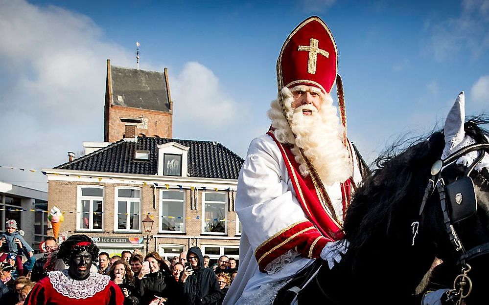 De intocht van de Friese versie van Sinterklaas in Grou. beeld ANP