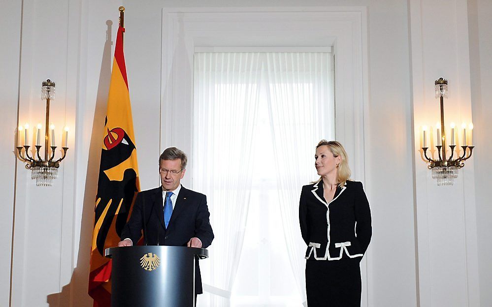 Christian Wulff en zijn vrouw Bettina tijdens de persconferentie. Foto EPA