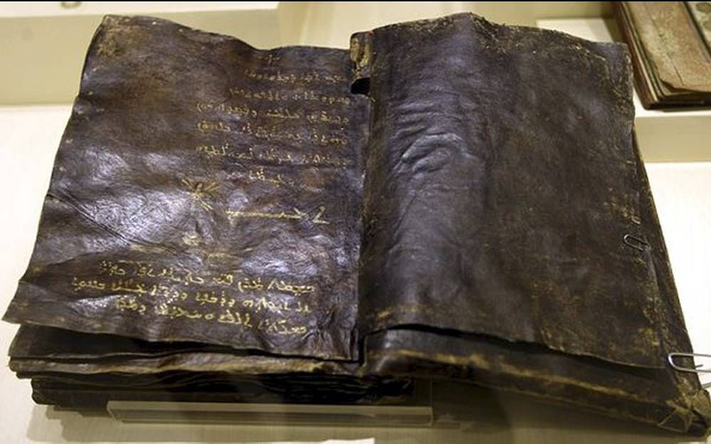 ANKARA. Een oud Aramees manuscript met daarin het zogeheten evangelie van Barnabas krijgt een plaats in het Turkse Museum voor Etnografie in Ankara.  beeld RD