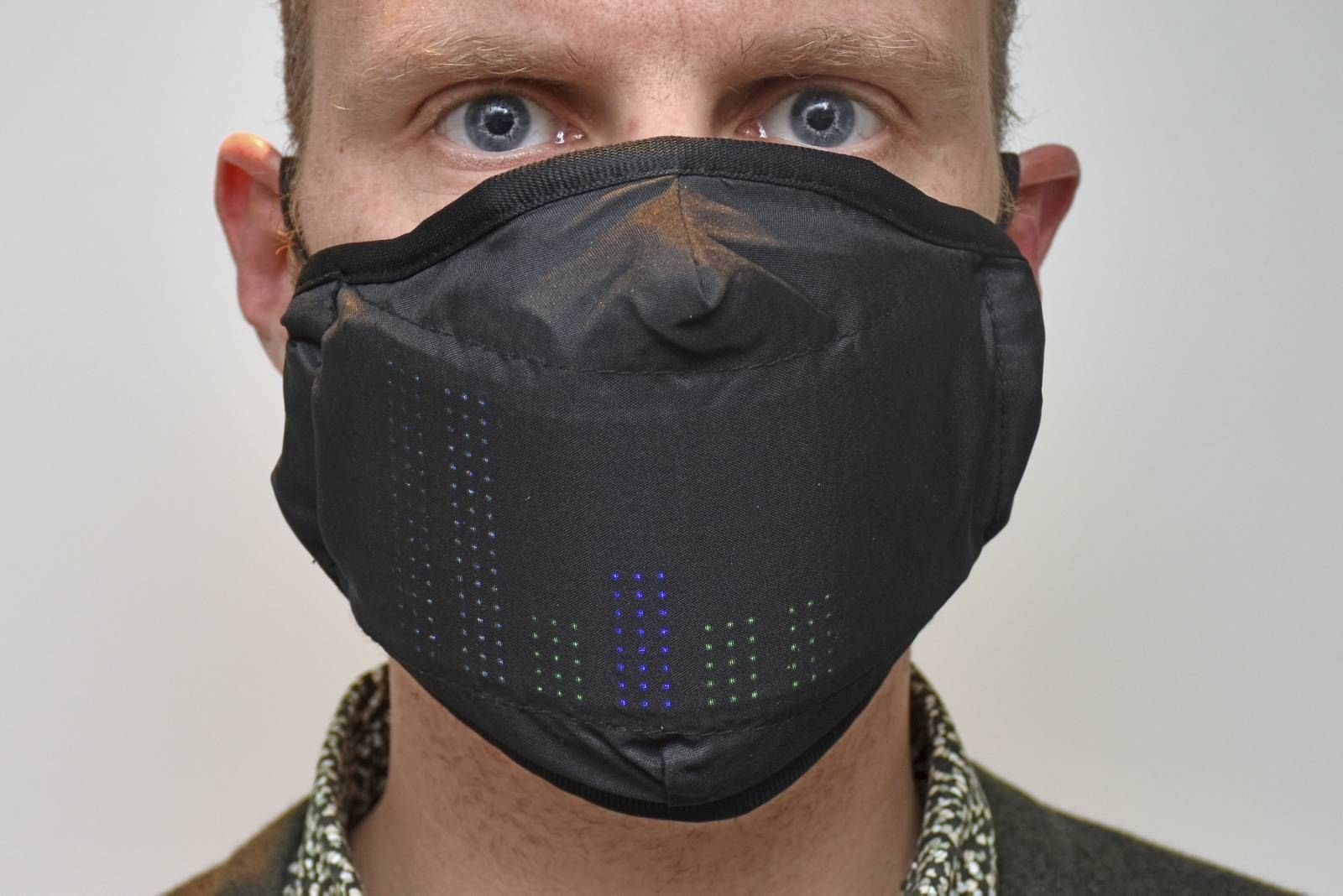 2020-10-31-rdMAG40-LED_Matrix_Face_Mask1-3-FC_web.jpg
