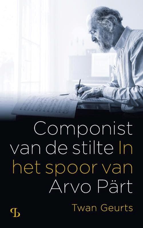 Boekomslag met rechts een oudere man met baard en profil die in een boek met muzieknoten aan het schrijven is.