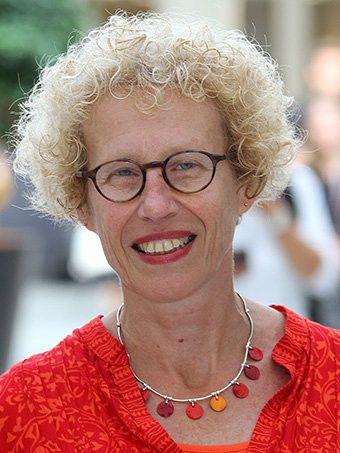 Een pasfoto van auteur Sabine van der Heijden