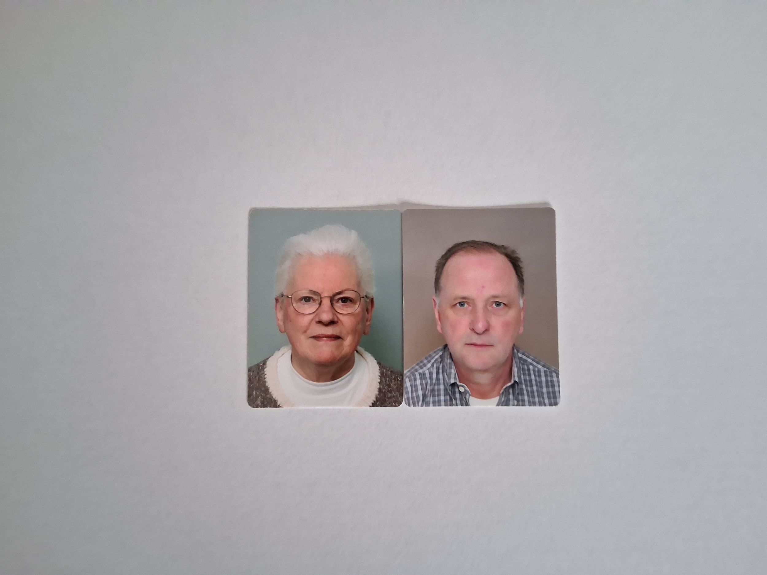 Pasfoto’s van een echtpaar.