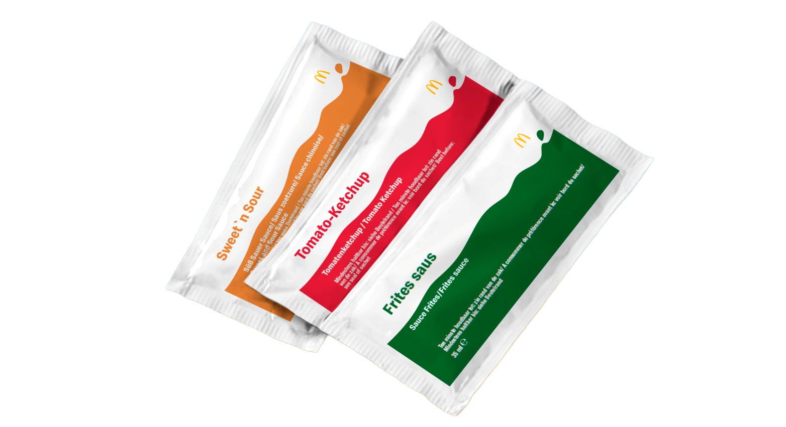 Een geel, rood en groen zakje saus met het gele logo van de M van McDonald’s erop. 