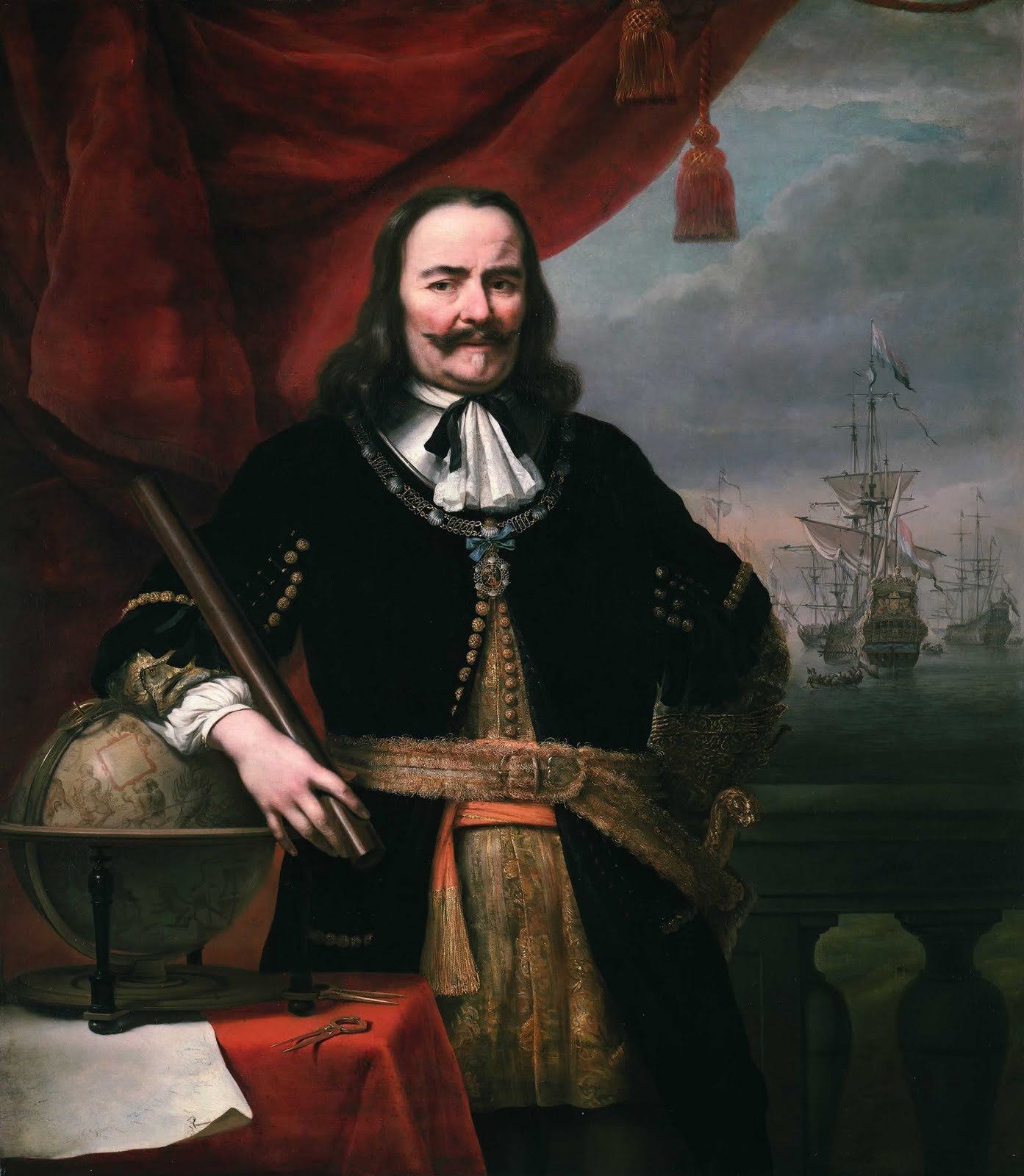 Schilderij van een man met lang donker haar in deftige donkere kleding, met een witte jabot. Op de achtergrond zijn schepen te zien.