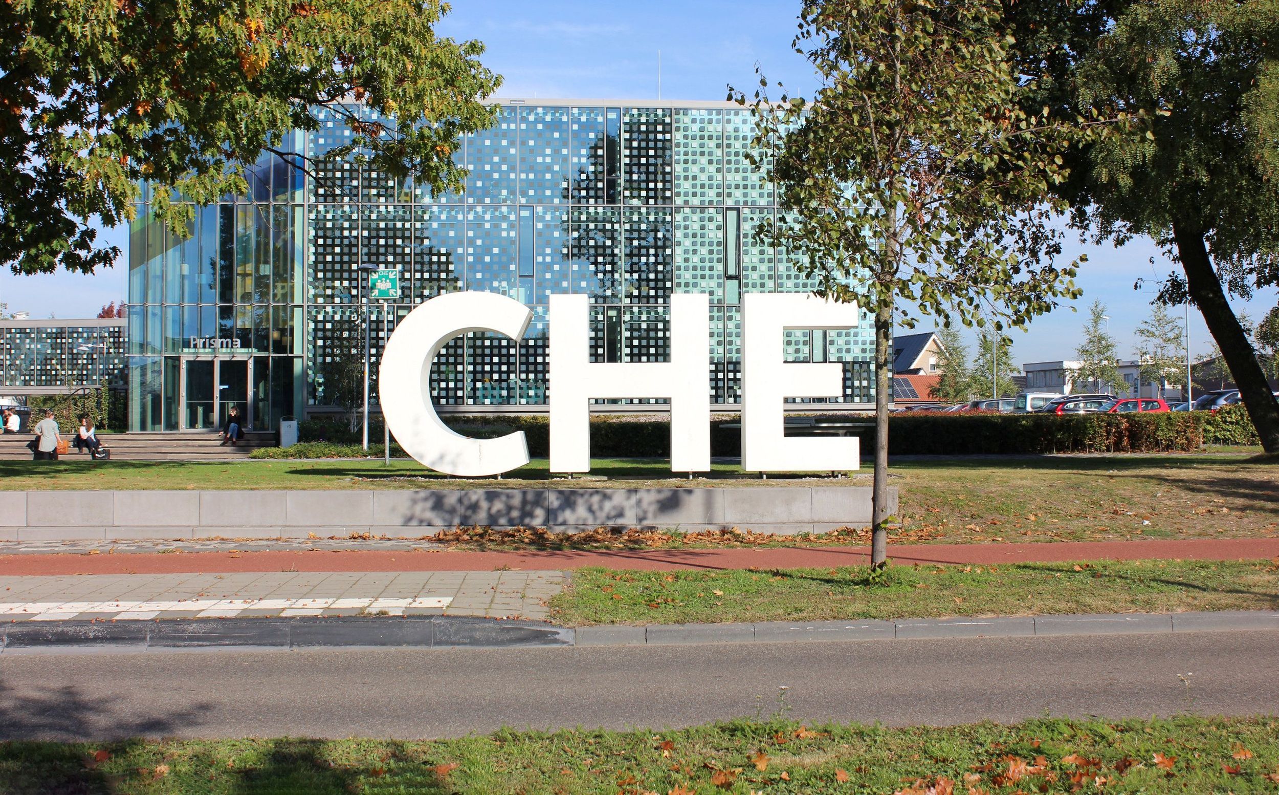 CHE-algemeen-CHE-letters-vanaf-straat _1_.jpg