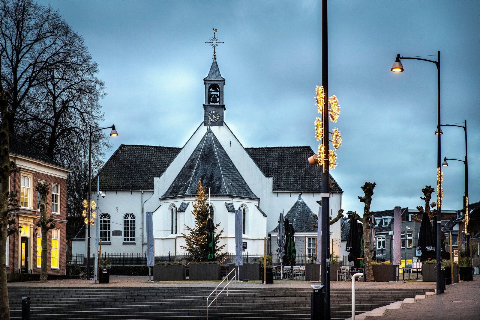 Ds. C. A. Van Der Graaf Neemt Beroep Naar Oude Kerk Veenendaal Aan