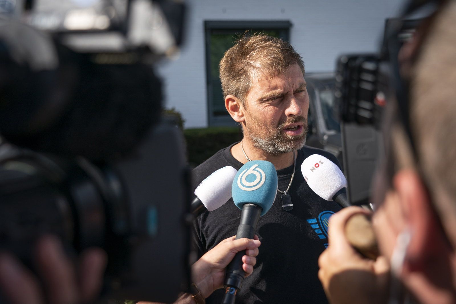 Van den Oever FDF schort harde acties op als gebaar goede wil