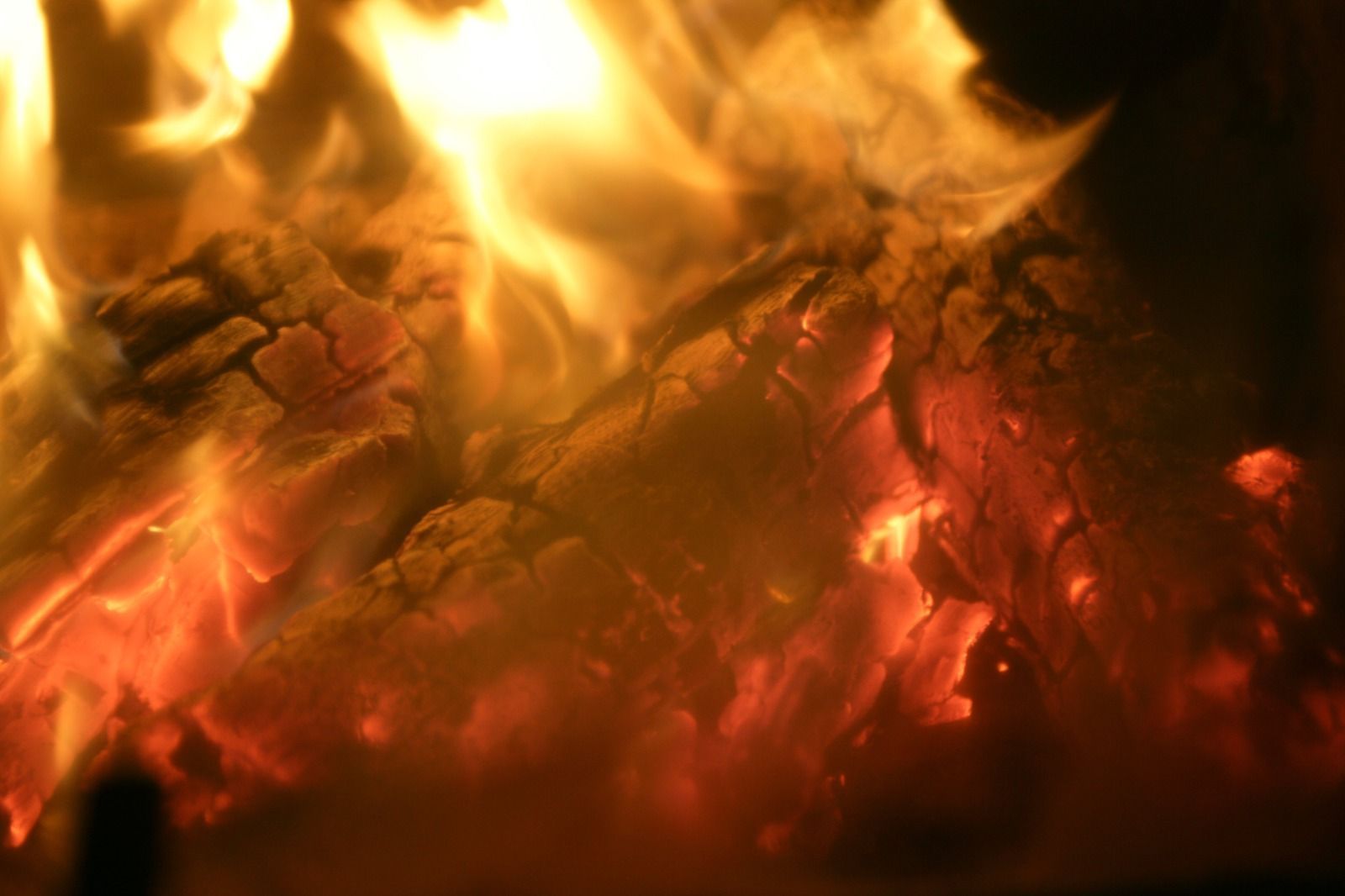 ”Vuur dat nooit dooft” bevat vuur, maar weinig licht