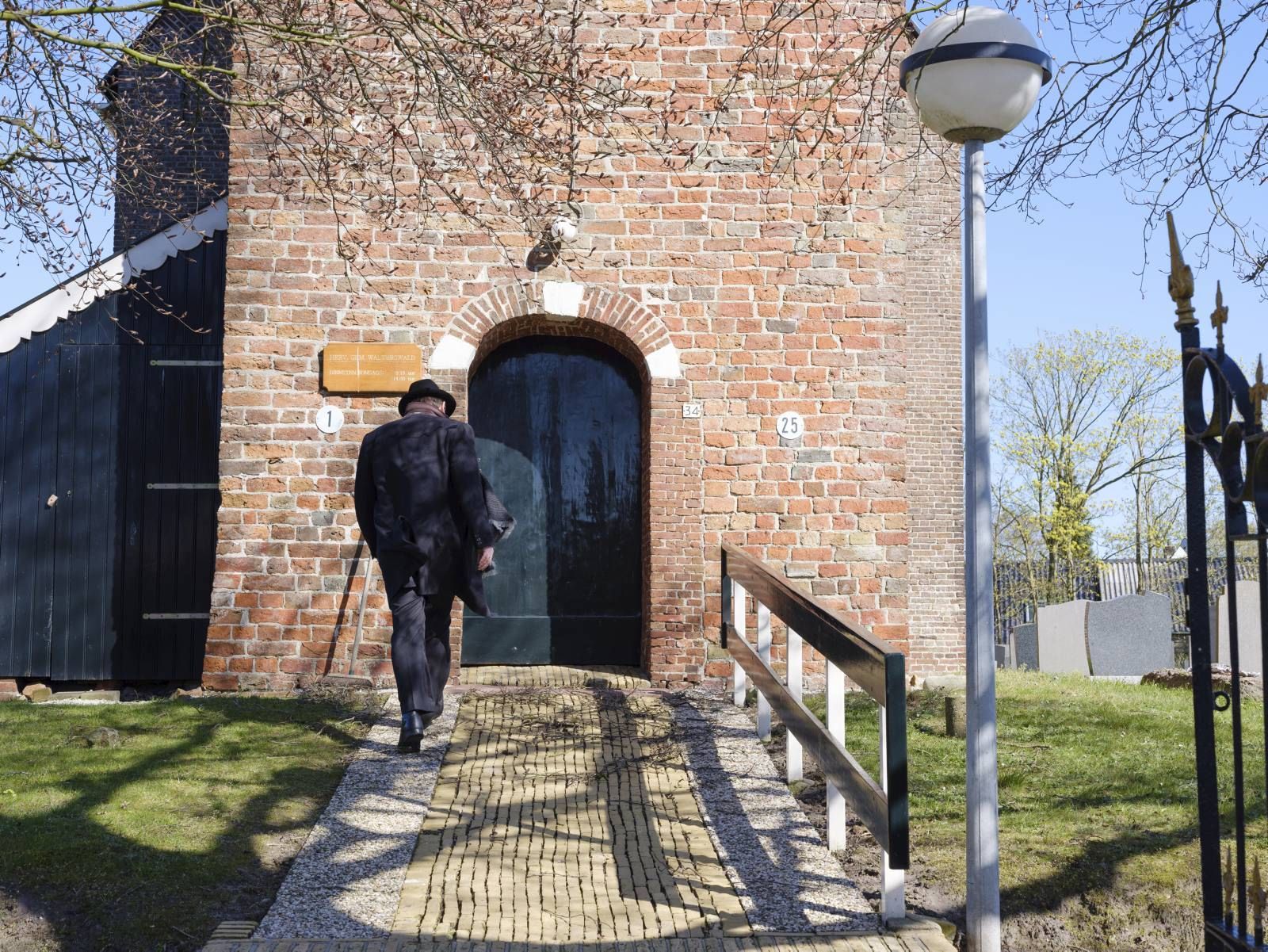 Karel Bogerd: ondernemer, boer, bariton, predikant