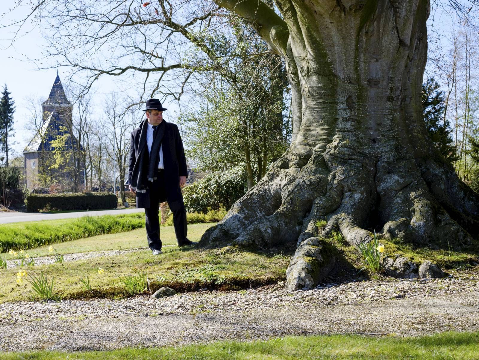 Karel Bogerd: ondernemer, boer, bariton, predikant