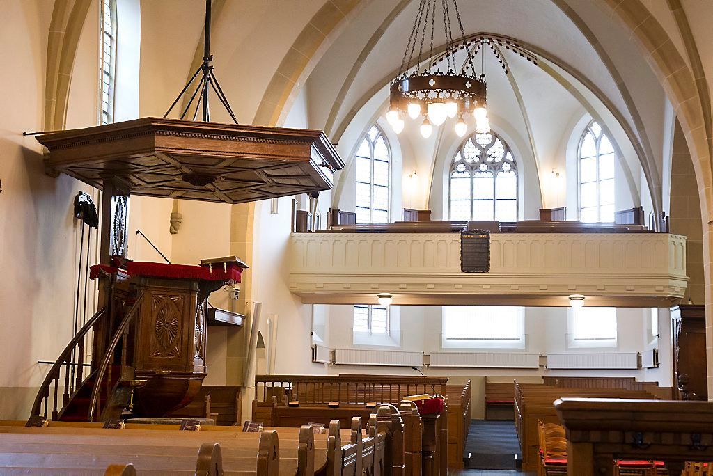 Ds. A. C. de Kruijf bevestigd in hervormde gemeente van Rijssen